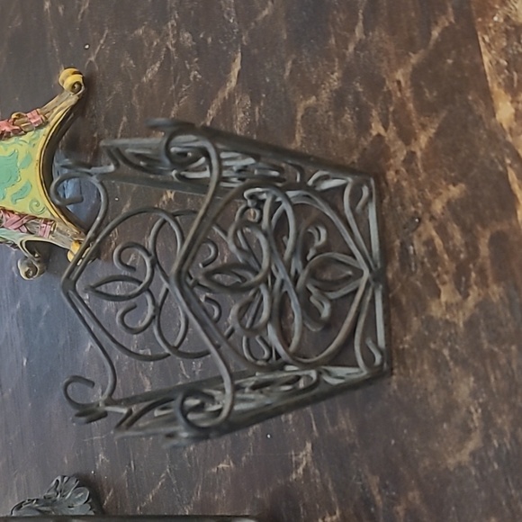 Wrought iron Plant holder set. - Picture 3 of 3